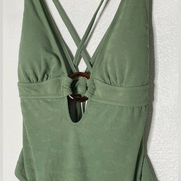 Cupshe green textured one piece boho vibe swimsuit. Size M - Picture 2 of 6